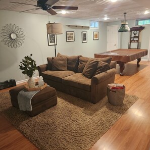 Smart TV, DVD player, printers - Comfortable, spacious, basement, 1bdrm apartment, sleeps 4 (Jefferson)