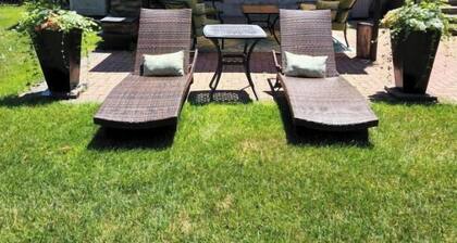 Comfortable, spacious, basement, 1bdrm apartment, sleeps 4