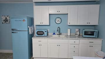 Fridge, microwave, coffee/tea maker, toaster