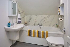 Apartment, 2 Bedrooms | Bed sheets - Campbells Loft (Oban)
