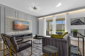 TV - 9 Bedroom/ 5 Bathroom Champions Gate (9168 SH) (Davenport)