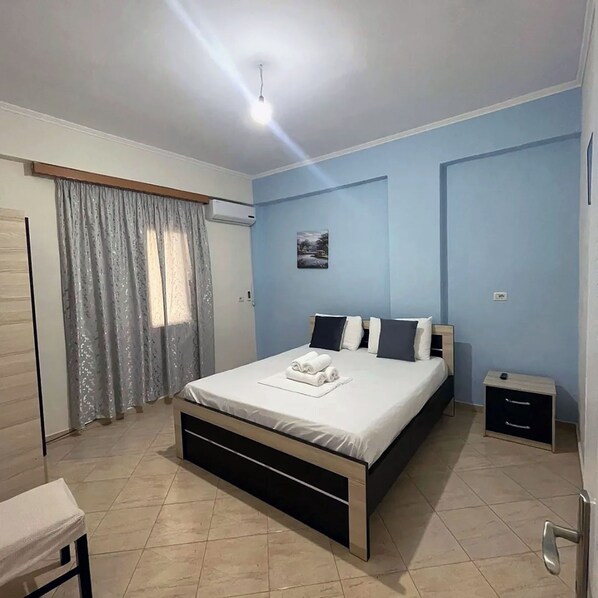 Hypo-allergenic bedding, free WiFi, bed sheets