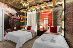 10 slaapkamers, een strijkplank/strijkijzer, wifi, beddengoed