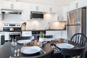 The Mac Shack | Private kitchen | Full-size fridge, microwave, oven, stovetop