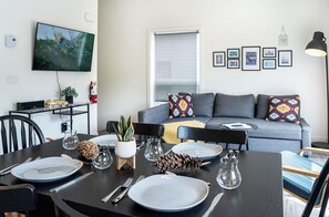 Interior - The Mac Shack by Revelstoke Vacations (Revelstoke)