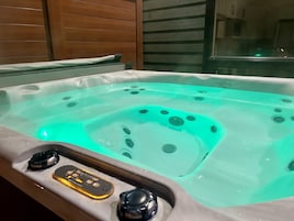 Bañera de hidromasaje privada