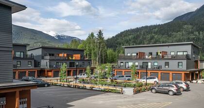 The Mac Shack by Revelstoke Vacations