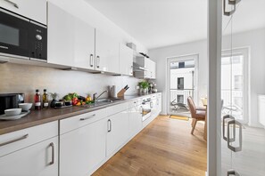 Fridge, microwave, oven, stovetop