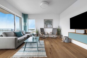 Fernseher, Kamin, Stereoanlage