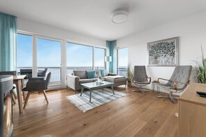 TV, fireplace, stereo - "Ocean Sunrise" sea view vacation apartment on the Baltic Sea - 3 minutes' walk to the beach (Olpenitz)