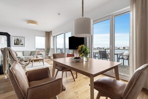 Dining - "Ocean Waves" Baltic Sea vacation with a 3-minute walk to the beach, fireplace and sea view (Olpenitz)