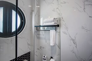 Bathtub, hair dryer, bidet, towels