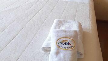 Traditional Studio Suite | Individually decorated, individually furnished, free WiFi, bed sheets