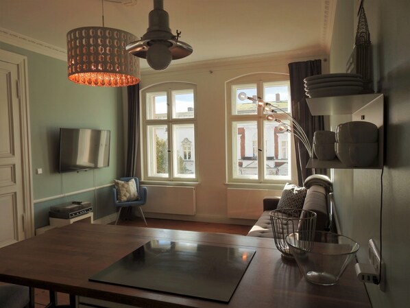 Smart TV, books - The Good Place (Berlin)