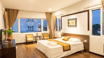 Family Room | In-room safe, desk, free WiFi