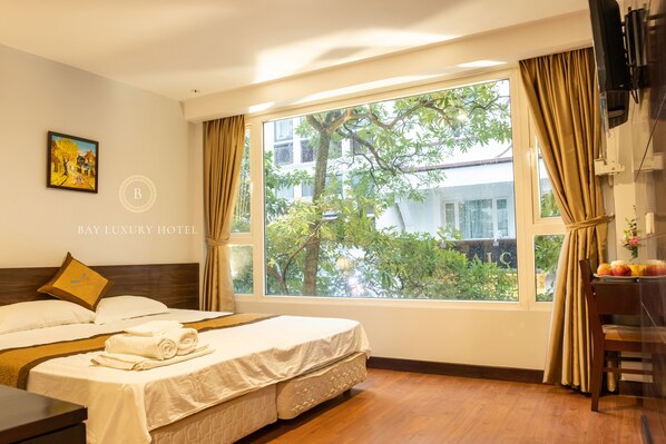 Luxury Twin Room | In-room safe, desk, free WiFi - Bay Luxury Hotel & Spa - No 9 Nguyen Truong To, Ha Noi (Hanoi)