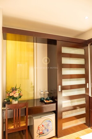 Economy Double or Twin Room | In-room safe, desk, free WiFi - Bay Luxury Hotel & Spa - No 9 Nguyen Truong To, Ha Noi (Hanoi)