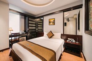 Phòng đôi hoặc 2 giường đơn Economy | Két bảo mật tại phòng, bàn, truy cập Internet không dây miễn phí 
