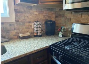 Frigorifero, microonde, forno, piano cottura