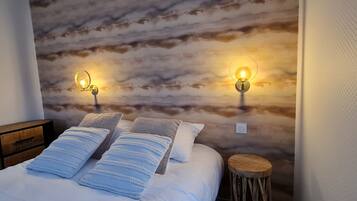 2 slaapkamers, een bureau, een strijkplank/strijkijzer, gratis wifi