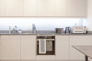 Private kitchen - Contemporary Flat Sleeps 3 West London (London)