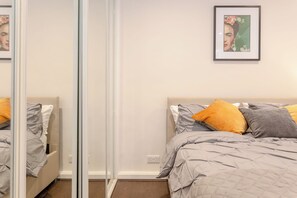 Room - Contemporary Flat Sleeps 3 West London (London)