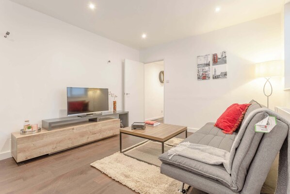 TV, offices - Contemporary Flat Sleeps 3 West London (London)