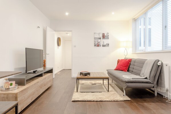 TV, offices - Contemporary Flat Sleeps 3 West London (London)