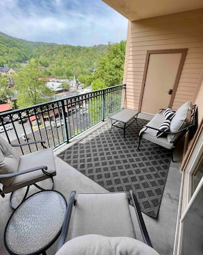 Property grounds - Super Convenient Downtown Gatlinburg Condo! Short Walk to the Strip! (Gatlinburg)
