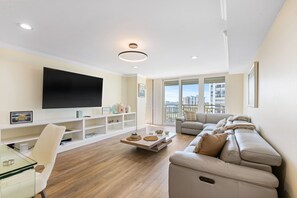 TV - Spectacular Clearwater Beach Condo! (Clearwater)