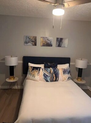 3 bedrooms, desk, iron/ironing board, free WiFi