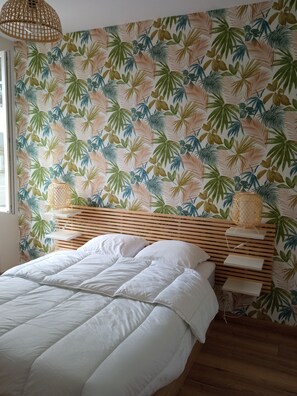 1 chambre, fer et planche à repasser, draps fournis