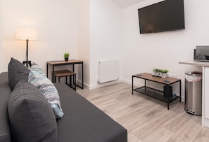 Living area - Cricket View (Nottingham)