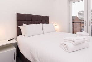 Iron/ironing board, free WiFi - Cricket View (Nottingham)