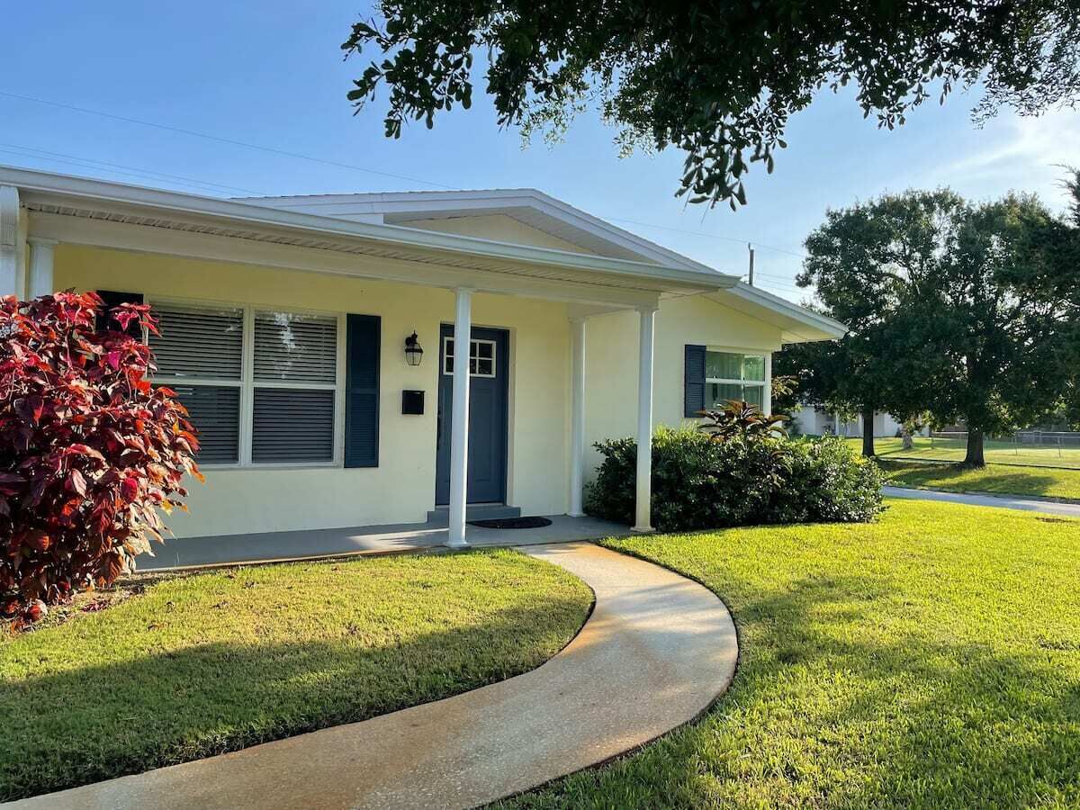 Cozy home in quiet neighborhood just a few miles to the beach