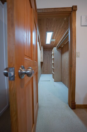 Room, 2 Queen Beds | Free WiFi, bed sheets - Oyo Hotel Portland Or Near Airport (Portland)