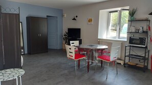 Dining - Charmant Studio au Bord D'un Petit Ruisseau (Arbois)