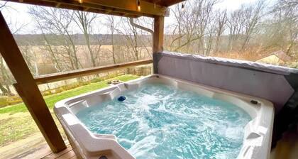 Cabin with hot tub and relaxing views!