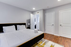 4 bedrooms, iron/ironing board, free WiFi, bed sheets