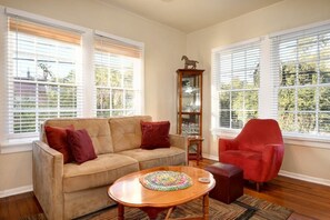1 BD/2BA Suite Deluxe XXL | Living area - The Madison Riverwalk (San Antonio)