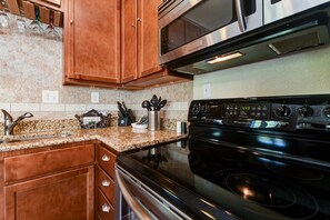 1 BD/2BA Suite Deluxe XXL | Private kitchen - The Madison Riverwalk (San Antonio)