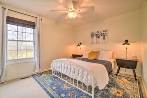 3 Schlafzimmer, Schreibtisch, Bügeleisen/Bügelbrett, Reisekinderbett