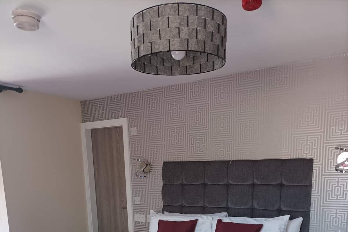 2 habitaciones, sistema de insonorización y wifi