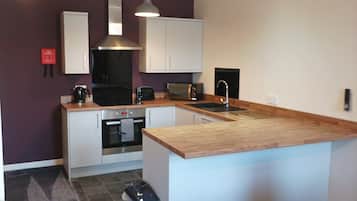 Appartement, 2 slaapkamers (First Floor) | Privékeuken | Een waterkoker, een broodrooster