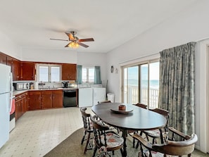 House, Multiple Beds (Sandcastle) | Private kitchen