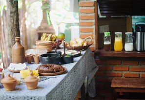 Free daily buffet breakfast  - Pousada Açuncena (Itacaré)