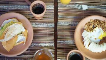 Free daily buffet breakfast