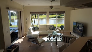 Smart TV, fireplace, DVD player, books - Luxurious Golf Villa (Cape Coral)