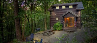 Cozy Couples Cabin! Hidden in the Woods of Hocking Hills!