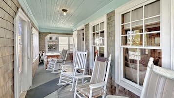 House, 2 Double Beds (Cozy Cottage by the Sea) | Terrace/patio